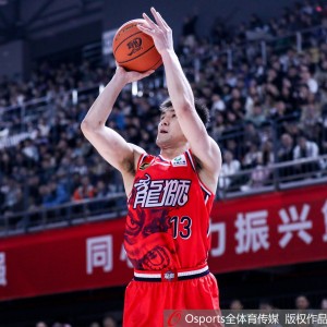 世界杯手机版安装-媒体人：郭艾伦有和明星中锋的合作经验 和徐昕的配合会越来越好