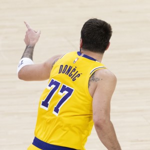 世界杯赛事官方直播app下载入口-你追我赶！东契奇第55次砍下30+三双 追平约基奇 并列历史第二